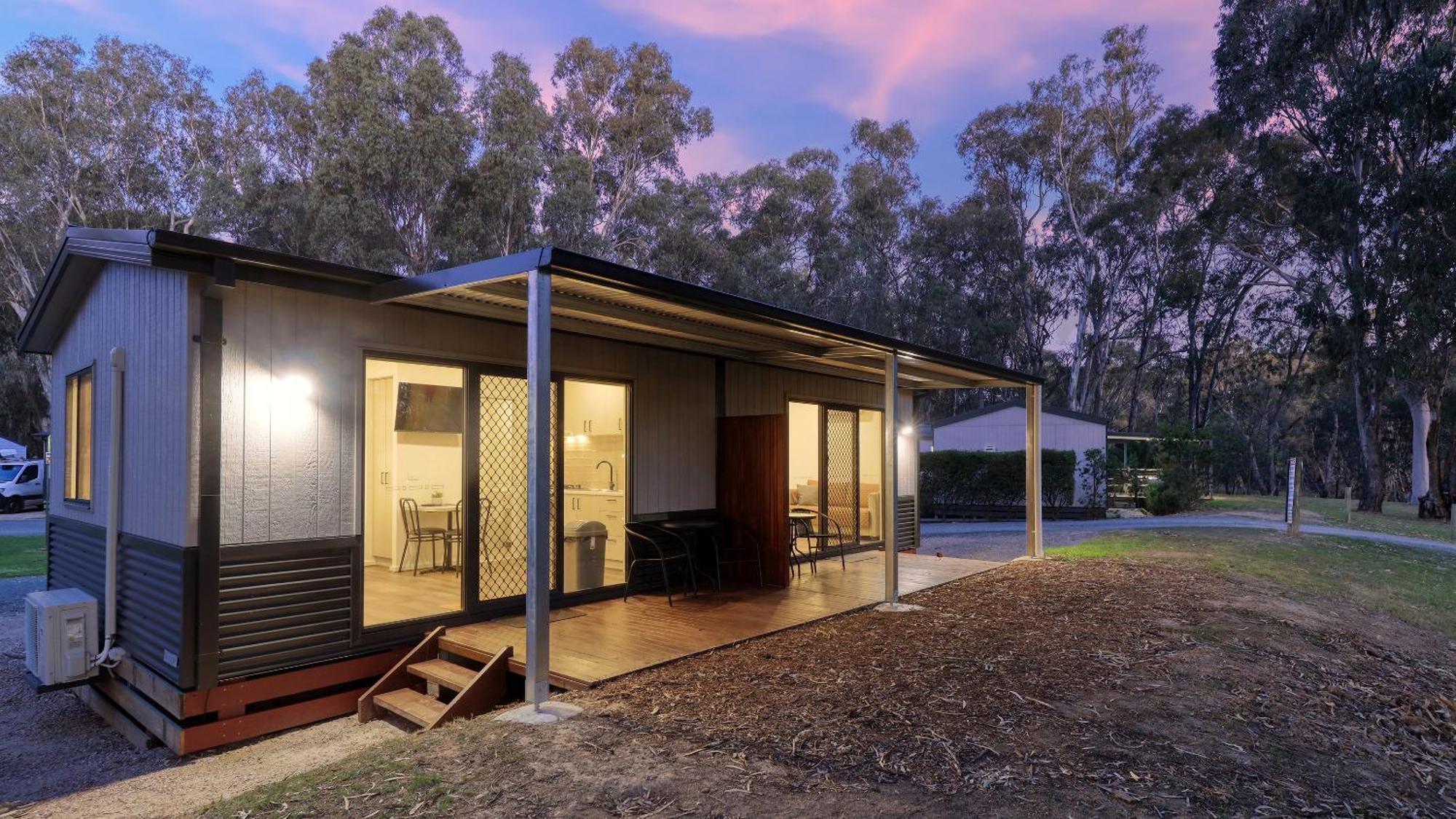 Deniliquin Riverside Caravan Park المظهر الخارجي الصورة