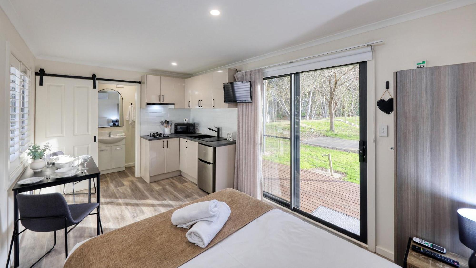 Deniliquin Riverside Caravan Park المظهر الخارجي الصورة