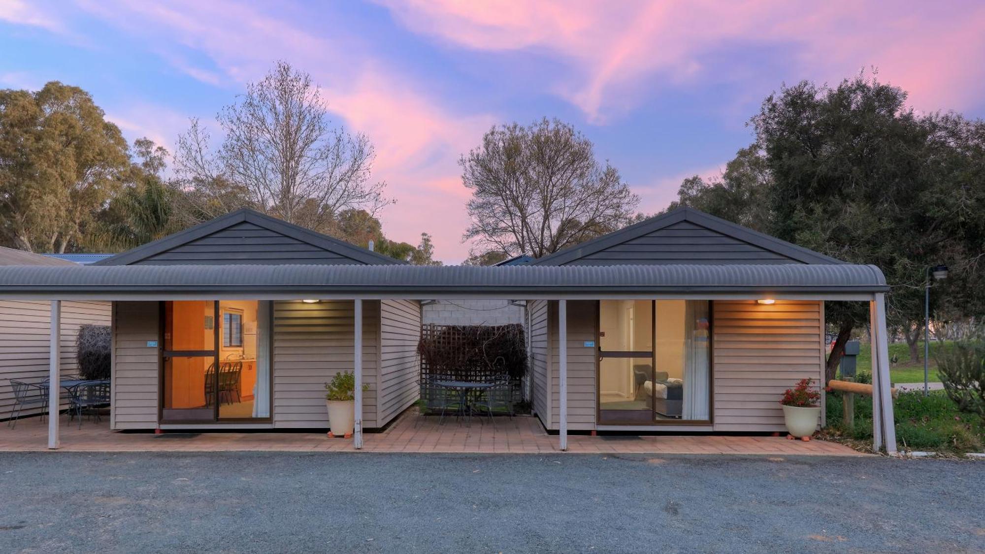 Deniliquin Riverside Caravan Park المظهر الخارجي الصورة