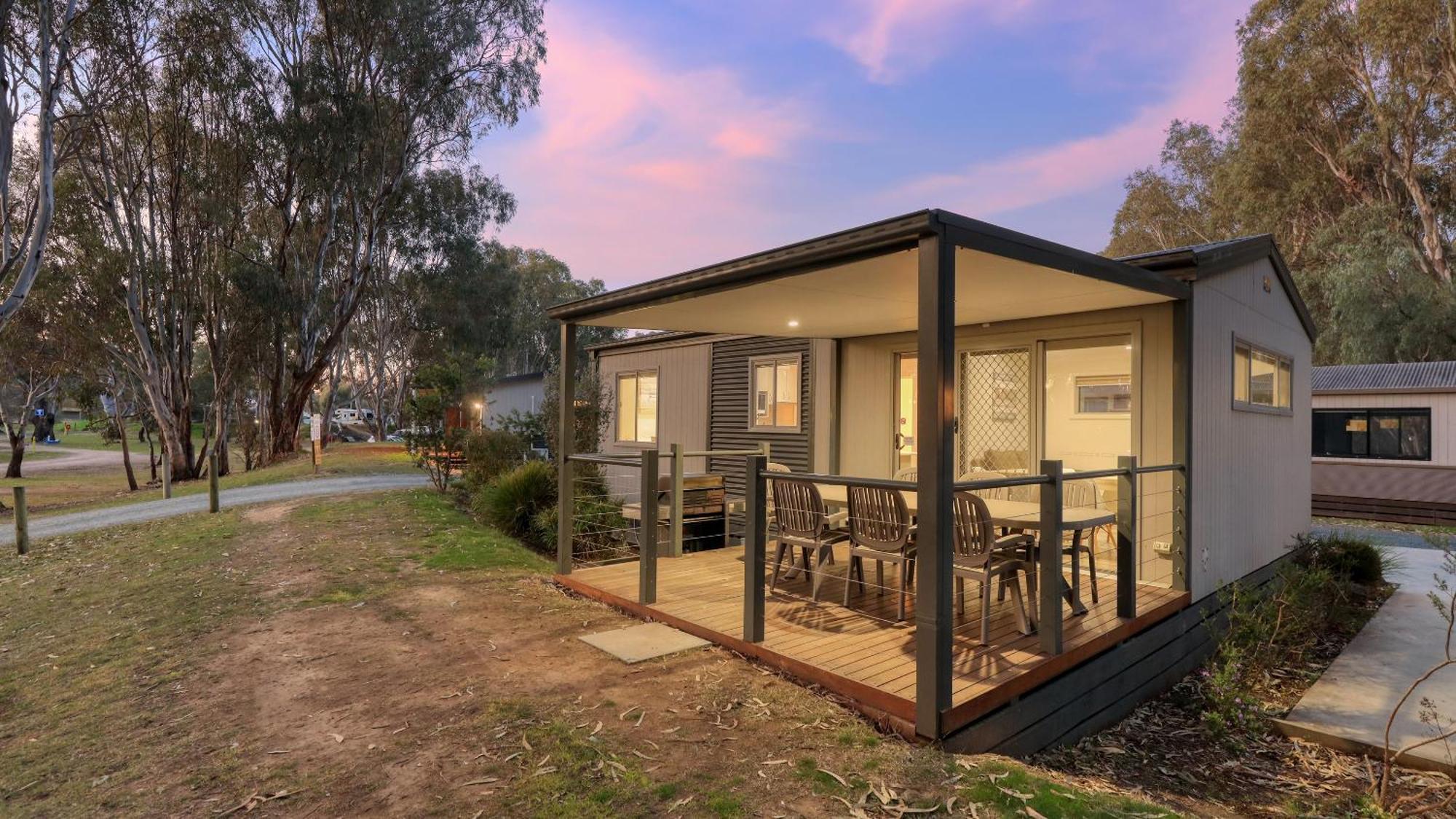 Deniliquin Riverside Caravan Park المظهر الخارجي الصورة