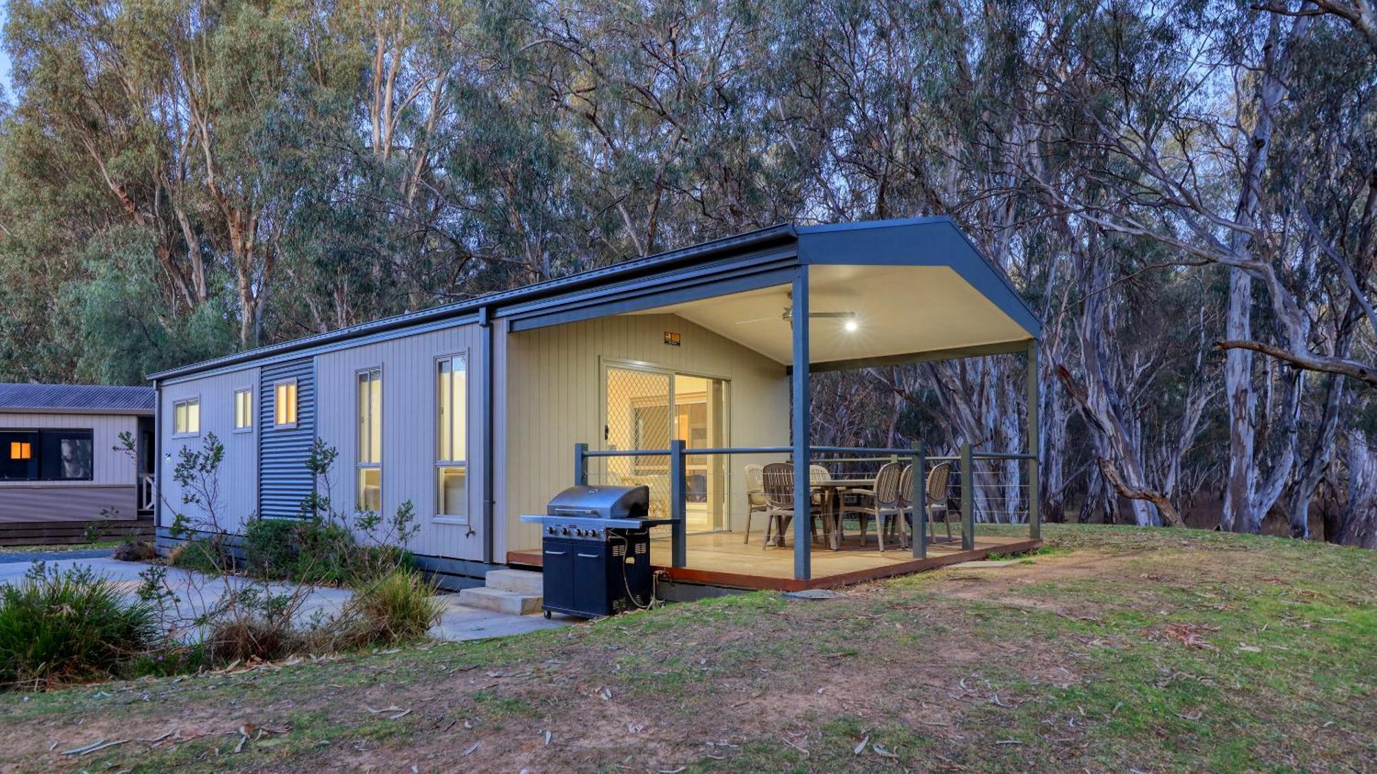Deniliquin Riverside Caravan Park المظهر الخارجي الصورة