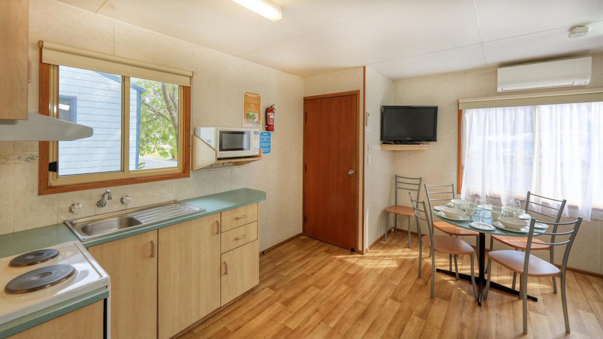 Deniliquin Riverside Caravan Park المظهر الخارجي الصورة