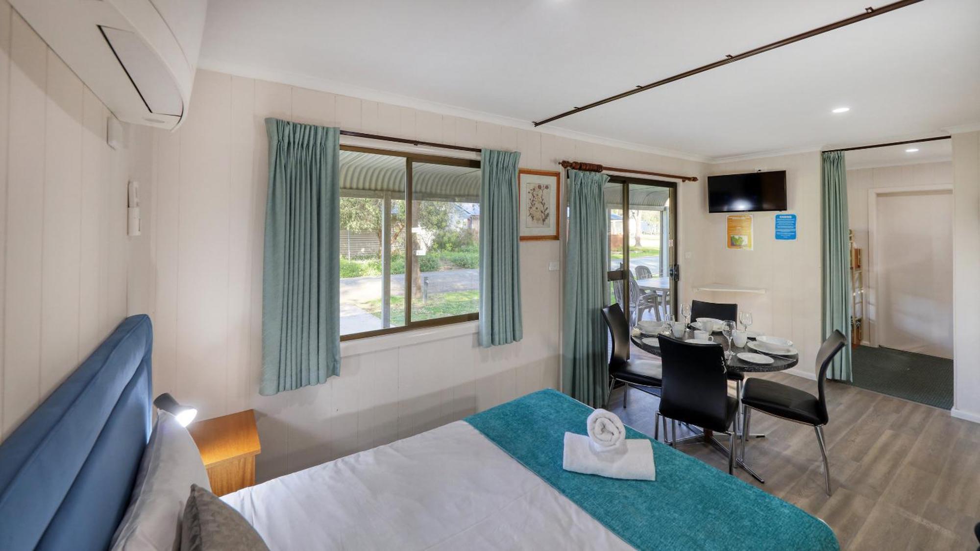 Deniliquin Riverside Caravan Park المظهر الخارجي الصورة