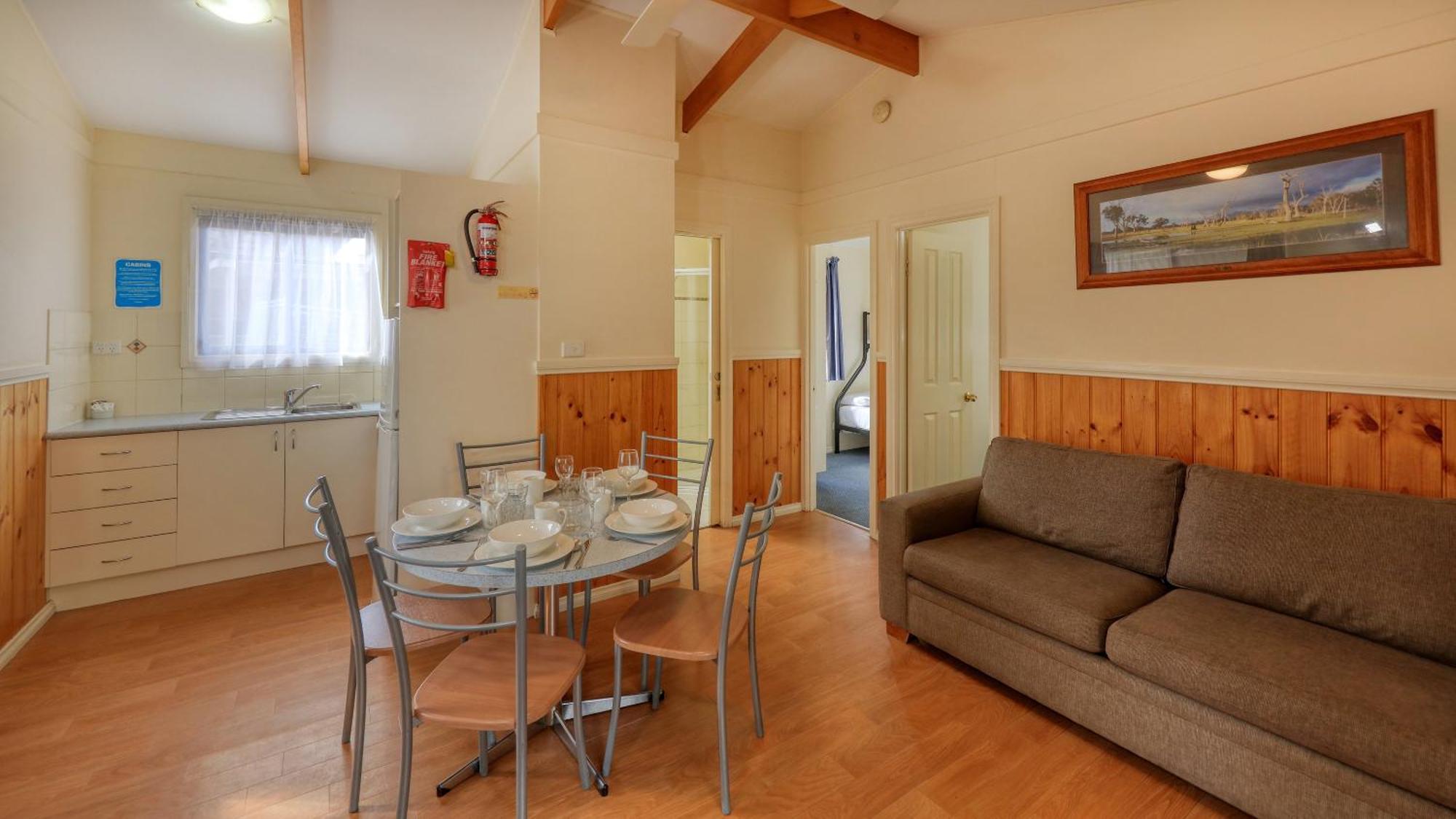 Deniliquin Riverside Caravan Park المظهر الخارجي الصورة