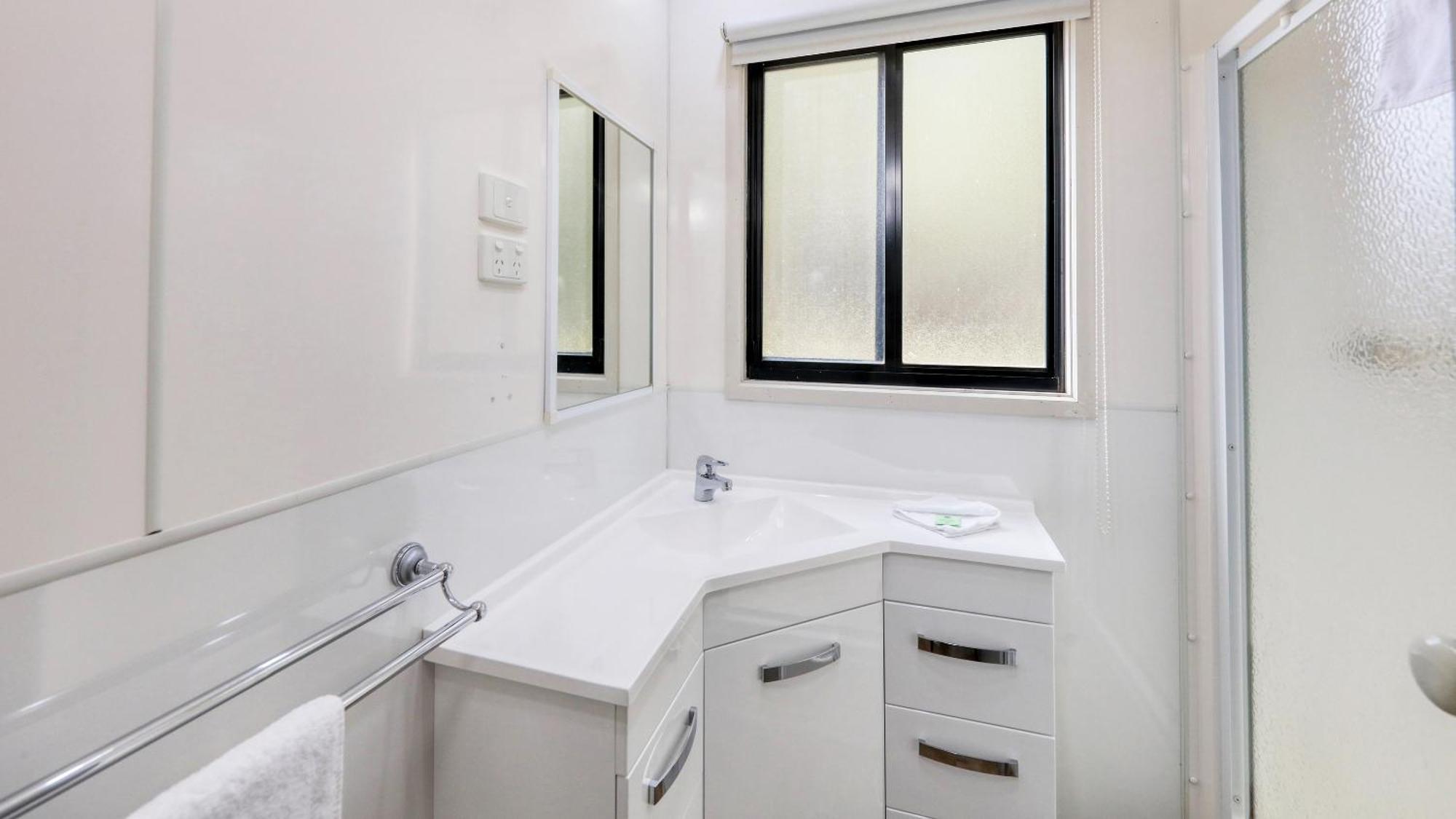 Deniliquin Riverside Caravan Park المظهر الخارجي الصورة