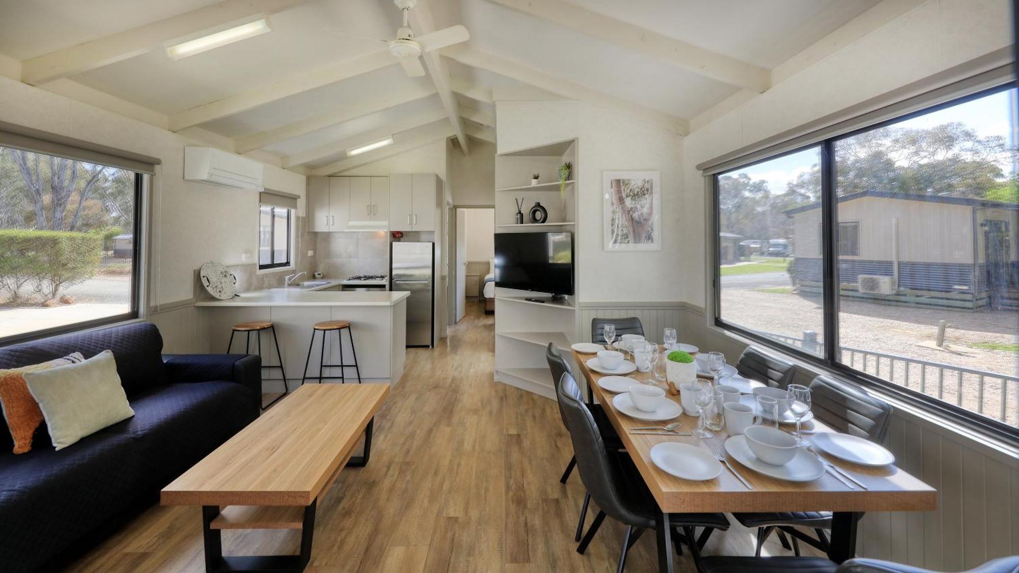 Deniliquin Riverside Caravan Park المظهر الخارجي الصورة